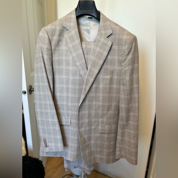 Suits - Picture 1 of 1